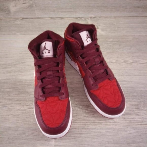 Nike Air Jordan 1 Mid Red Quilt Sneakers Size 6Y (Fits Women's 7.5) New Shoes - Picture 2 of 6
